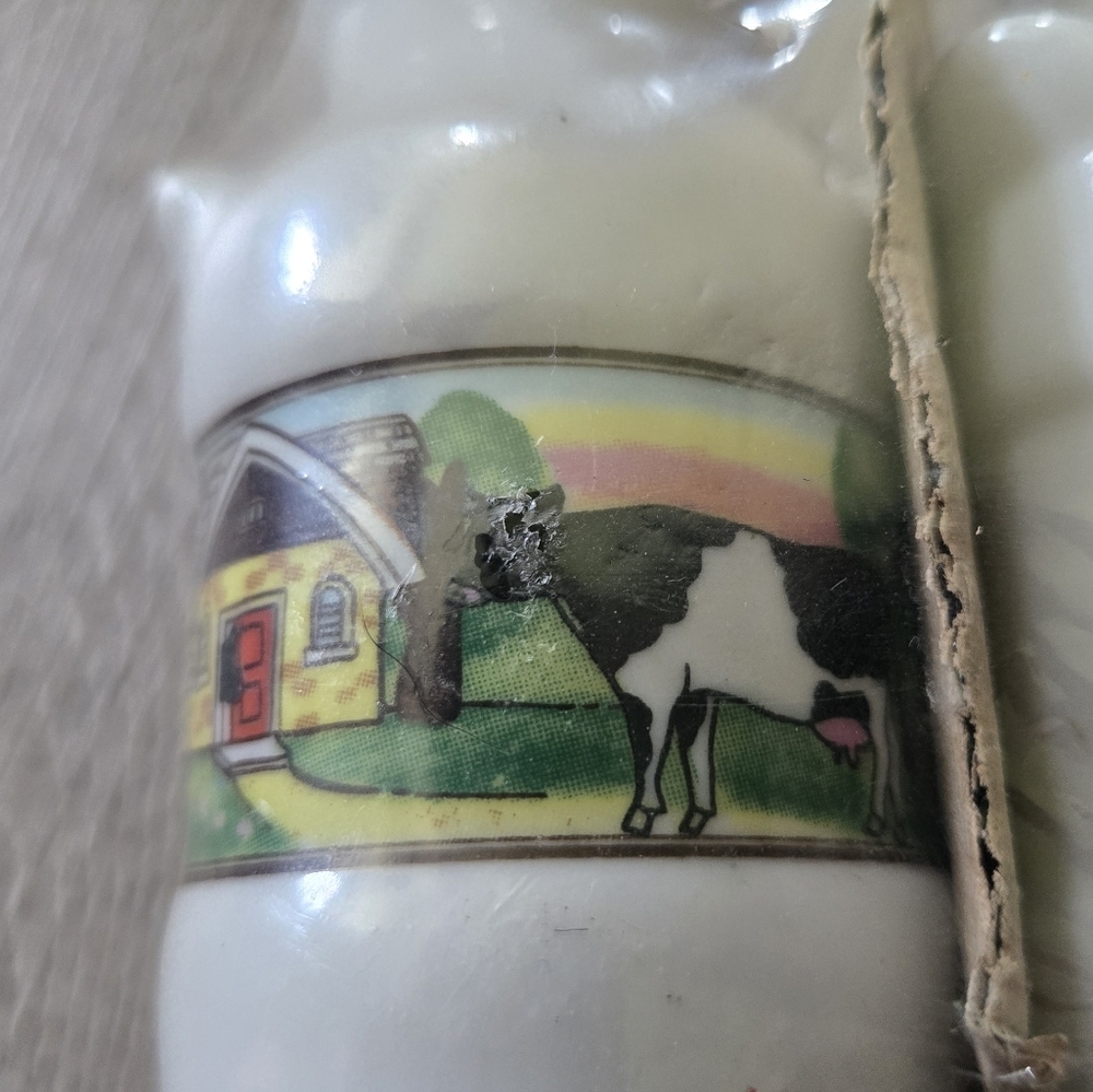Sabre Dairy Farmhouse Ceramic Salt and Pepper Shakers Farmhouse Country Chic - Picture 7 of 7